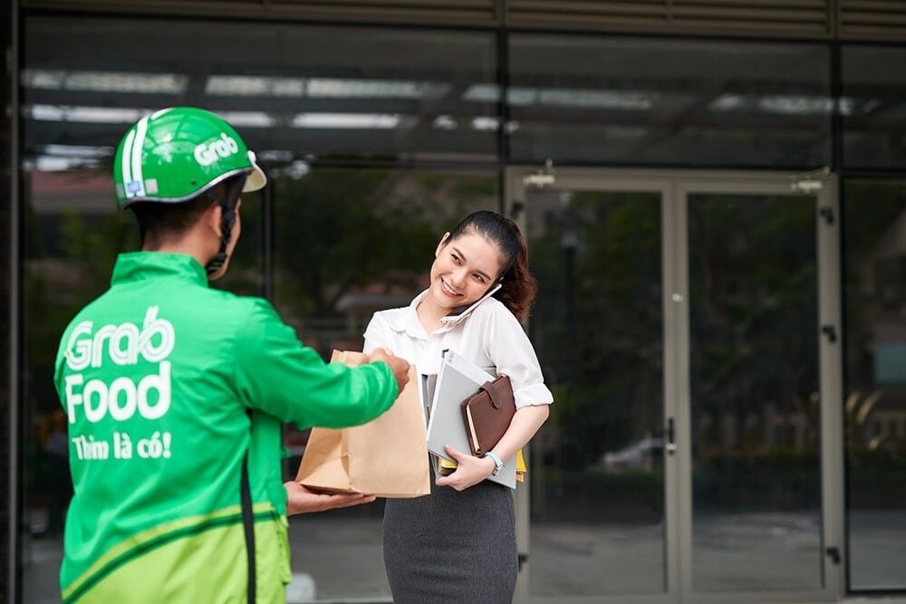 Tổng đài Grab hoạt động liên tục 24/7, đảm bảo hỗ trợ kịp thời cho cả khách hàng và đối tác trong mọi tình huống.