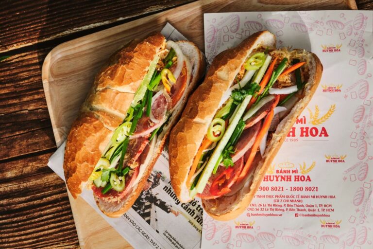 Làm Sao Để Quán Bánh Mì Của Bạn Hot Như Bánh Mì Huỳnh Hoa Trên ShopeeFood?